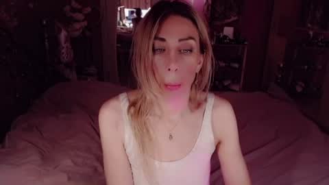 Snapshot of nicole_g0ld_ chatting on July 5, 2026, 8:21 am Nicole online show from July 5, 2026, 8:21 am