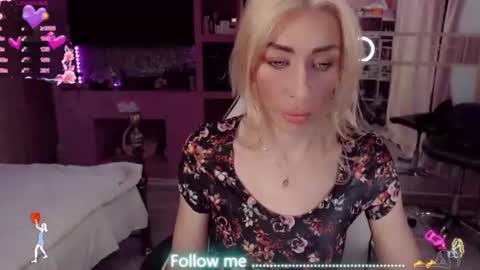 Snapshot of nicole_g0ld_ chatting on July 19, 2026, 8:12 pm Nicole online show from July 19, 2026, 8:12 pm