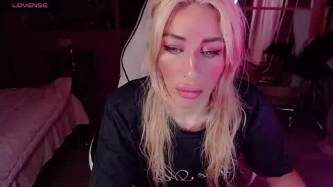 Snapshot of nicole_g0ld_ chatting on July 27, 2026, 3:35 am Nicole online show from July 27, 2026, 3:35 am