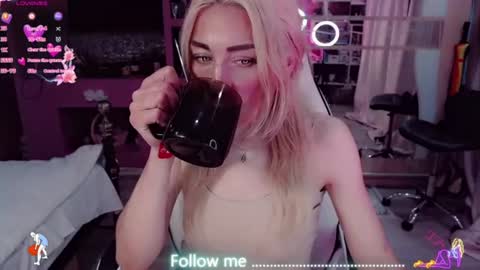 Snapshot of nicole_g0ld_ chatting on July 29, 2026, 7:34 pm Nicole online show from July 29, 2026, 7:34 pm