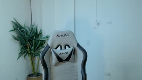 nicole_lushh online show from November 16, 2025, 2:50 am