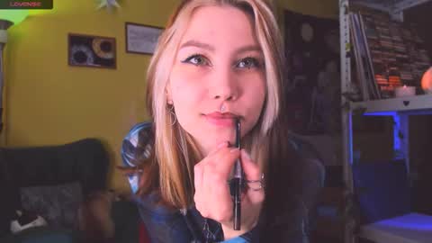 Nicole online show from October 15, 2025, 2:44 am