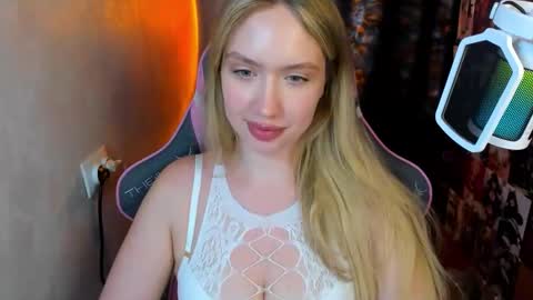 Nicole online show from October 20, 2025, 6:30 pm