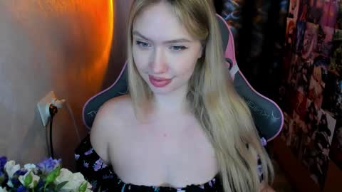 Nicole online show from November 10, 2025, 7:13 pm