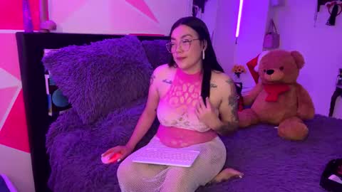 Nicole online show from December 5, 2025, 4:43 am