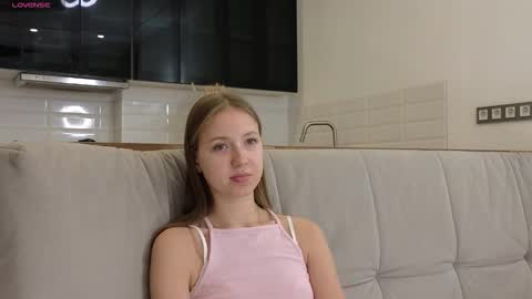 Snapshot of nicolecollard chatting on October 9, 2025, 11:41 am Nicole online show from October 9, 2025, 11:41 am
