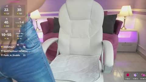 Nicole Crawft online show from October 3, 2025, 7:11 pm