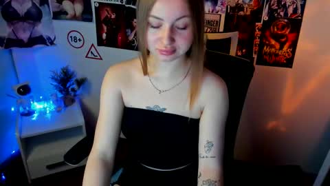 Snapshot of nicoledior_ chatting on October 12, 2025, 6:45 am Nicole online show from October 12, 2025, 6:45 am