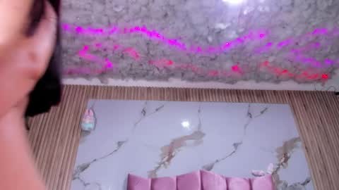 nicolee19_ online show from April 14, 2026, 12:00 pm