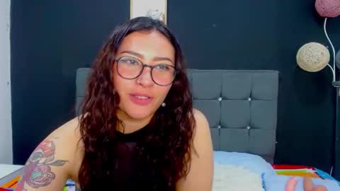 nicolee_8 online show from October 10, 2025, 1:43 pm