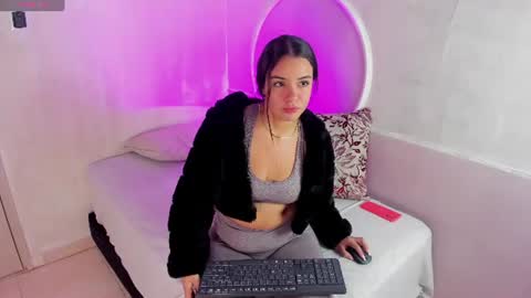Nicole online show from June 27, 2026, 12:22 pm