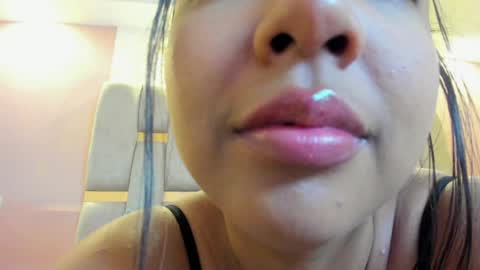 nicolee_fisherr online show from April 16, 2026, 4:24 am