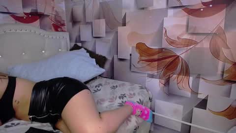 nicolee millerr online show from January 17, 2025, 2:39 pm