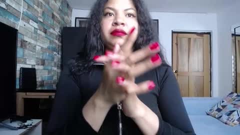 Nicole online show from October 25, 2025, 6:57 pm