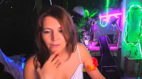 nicolehits online show from November 30, 2025, 5:33 am