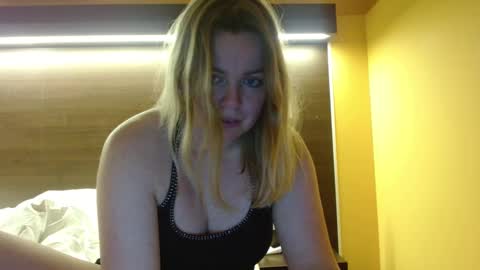 Snapshot of nicolelinharts chatting on January 11, 2025, 12:01 am Birthday online show from January 11, 2025, 12:01 am