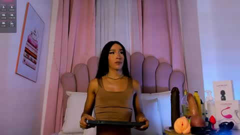 nicolemadrird online show from April 4, 2026, 11:51 am