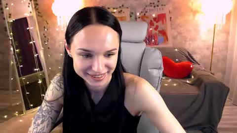Nicole online show from June 19, 2026, 4:11 pm