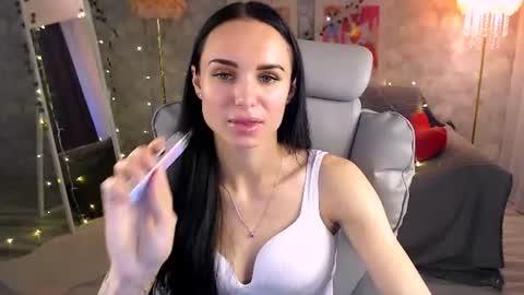 Nicole online show from June 23, 2026, 3:43 pm