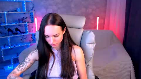 Nicole online show from July 10, 2026, 5:37 pm