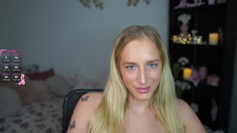 Snapshot of nicolette__shea_ chatting on December 4, 2024, 2:04 pm nicolette__shea_ online show from December 4, 2024, 2:04 pm