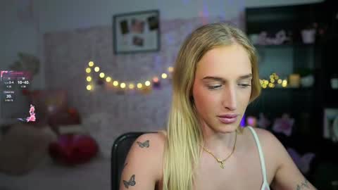 Snapshot of nicolette__shea_ chatting on February 11, 2025, 5:18 pm nicolette__shea_ online show from February 11, 2025, 5:18 pm