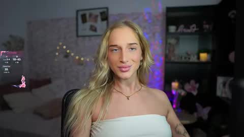 Snapshot of nicolette__shea_ chatting on March 9, 2025, 5:06 pm nicolette__shea_ online show from March 9, 2025, 5:06 pm