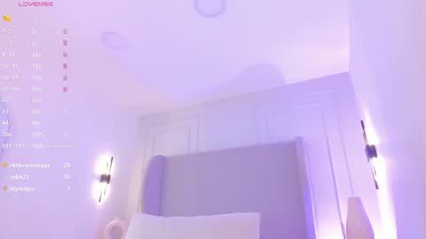 Snapshot of nicolettebale chatting on January 4, 2025, 8:37 pm Nicole online show from January 4, 2025, 8:37 pm