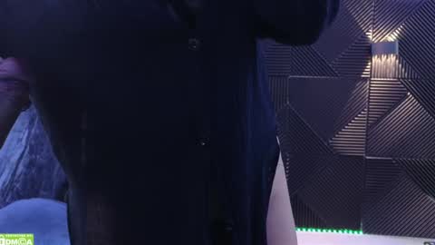 Nicoll  Independent model online show from March 10, 2025, 1:10 pm