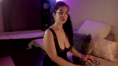 Snapshot of nicolle__smith_ chatting on February 9, 2025, 1:22 am Mrs Nicolle online show from February 9, 2025, 1:22 am