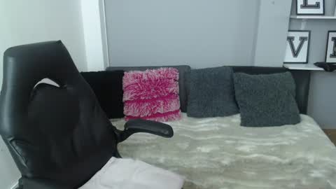 Nicolle  online show from July 3, 2026, 11:27 am