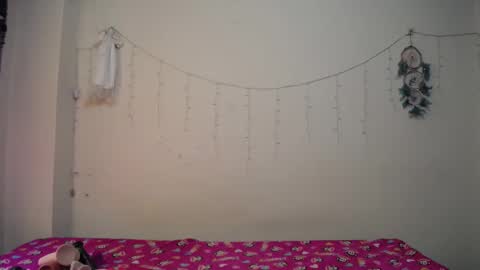 nicolle_sky online show from January 14, 2025, 5:34 pm