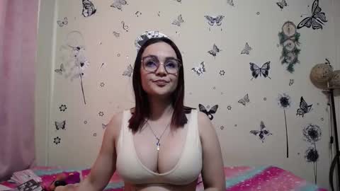 nicolle_sky online show from December 2, 2025, 5:19 pm