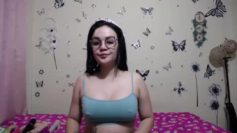 nicolle_sky online show from June 9, 2026, 8:15 am