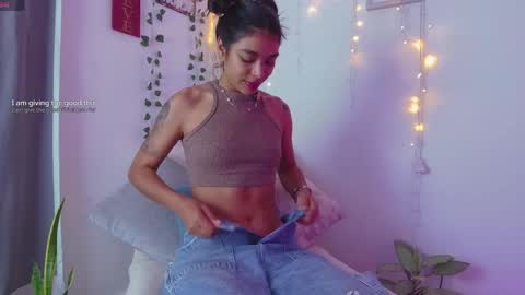 Snapshot of nicolle_swt chatting on May 15, 2026, 12:12 pm Nicolle online show from May 15, 2026, 12:12 pm