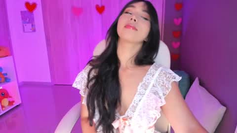 Snapshot of nicollemeyer chatting on May 7, 2026, 5:02 am Nicolle Go to Visit online show from May 7, 2026, 5:02 am