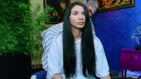 Nicolle online show from November 6, 2025, 9:54 am