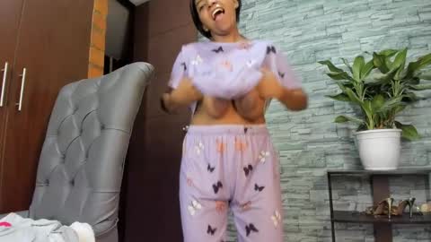 nicollesofia3 online show from February 8, 2025, 3:52 am