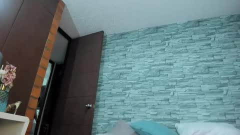 nicollesofia3 online show from February 15, 2025, 9:05 am