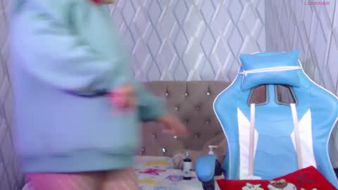 Nicolle Miley online show from March 6, 2025, 4:52 am