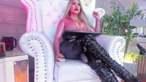 Nicollette Miller online show from January 4, 2025, 2:56 pm