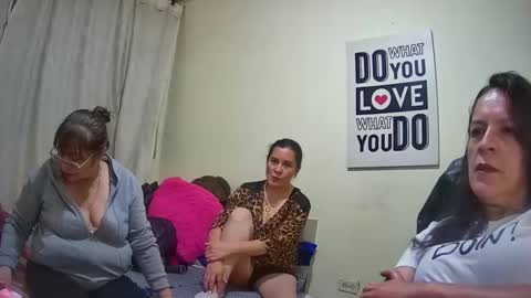 nicoltatiana_ online show from October 7, 2025, 11:35 pm