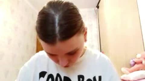 Ella online show from April 9, 2026, 2:33 pm