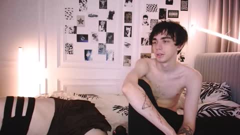 Stan  Angel online show from November 9, 2025, 8:29 pm