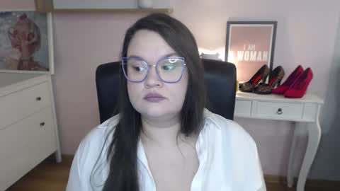 Snapshot of nightholly chatting on February 13, 2026, 7:15 am Holly online show from February 13, 2026, 7:15 am