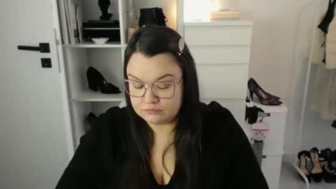 Holly online show from March 10, 2026, 7:57 am