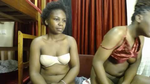 Snapshot of nightnurse_xx chatting on November 26, 2025, 1:06 am Tina online show from November 26, 2025, 1:06 am