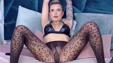 Iris online show from October 4, 2025, 8:01 am