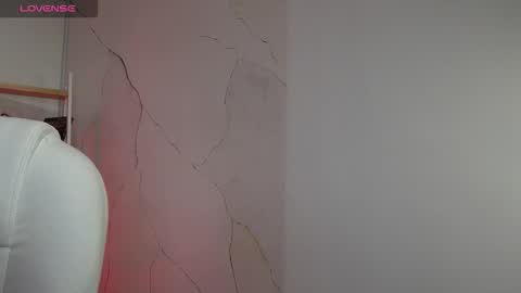 Anni online show from November 27, 2025, 9:39 pm