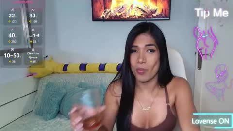 Nicolle Bustamante online show from April 24, 2026, 8:11 pm